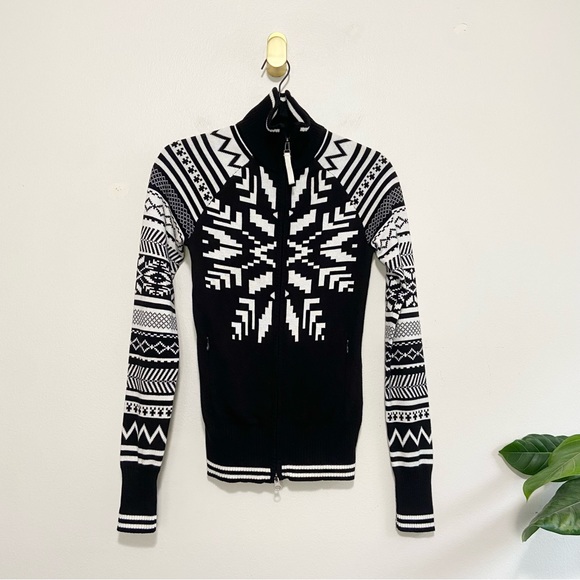 Athleta Sweaters - Athleta Black White Snowflake Geometric Knit Long Sleeve Zip Up Sweater